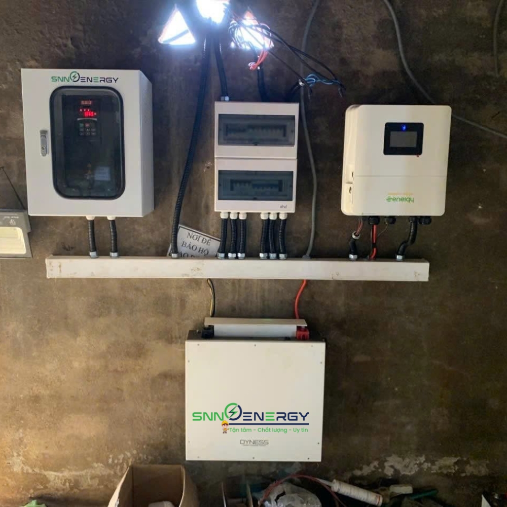 Hệ thống điện mặt trời biến tần Senergy Eco và Pin lưu trữ Dyness